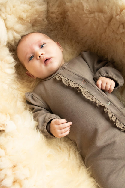 Suit Ruffles | Walnut